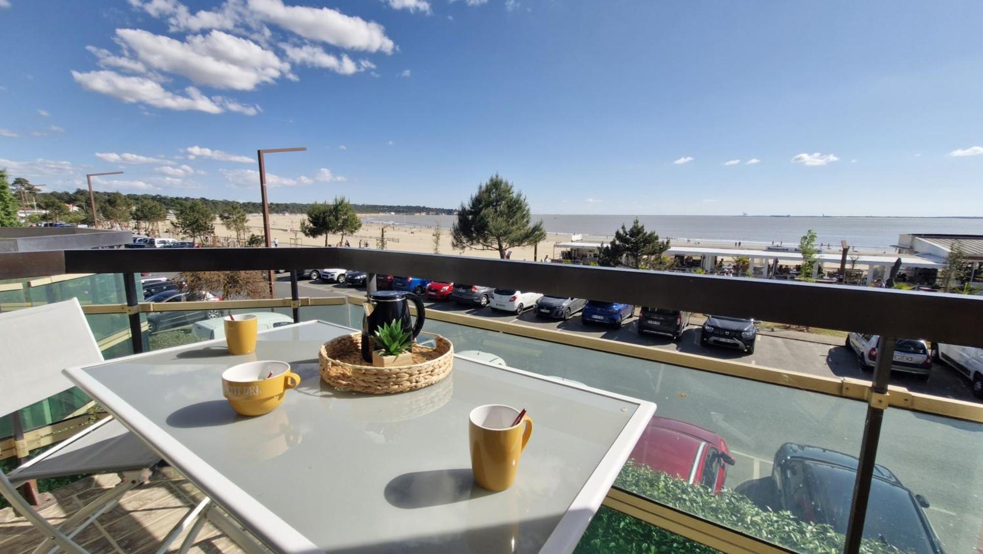 Saint Georges De Didonne - Pleine Vue Mer Pour Ce Studio Cabine Face A La Plage Экстерьер фото